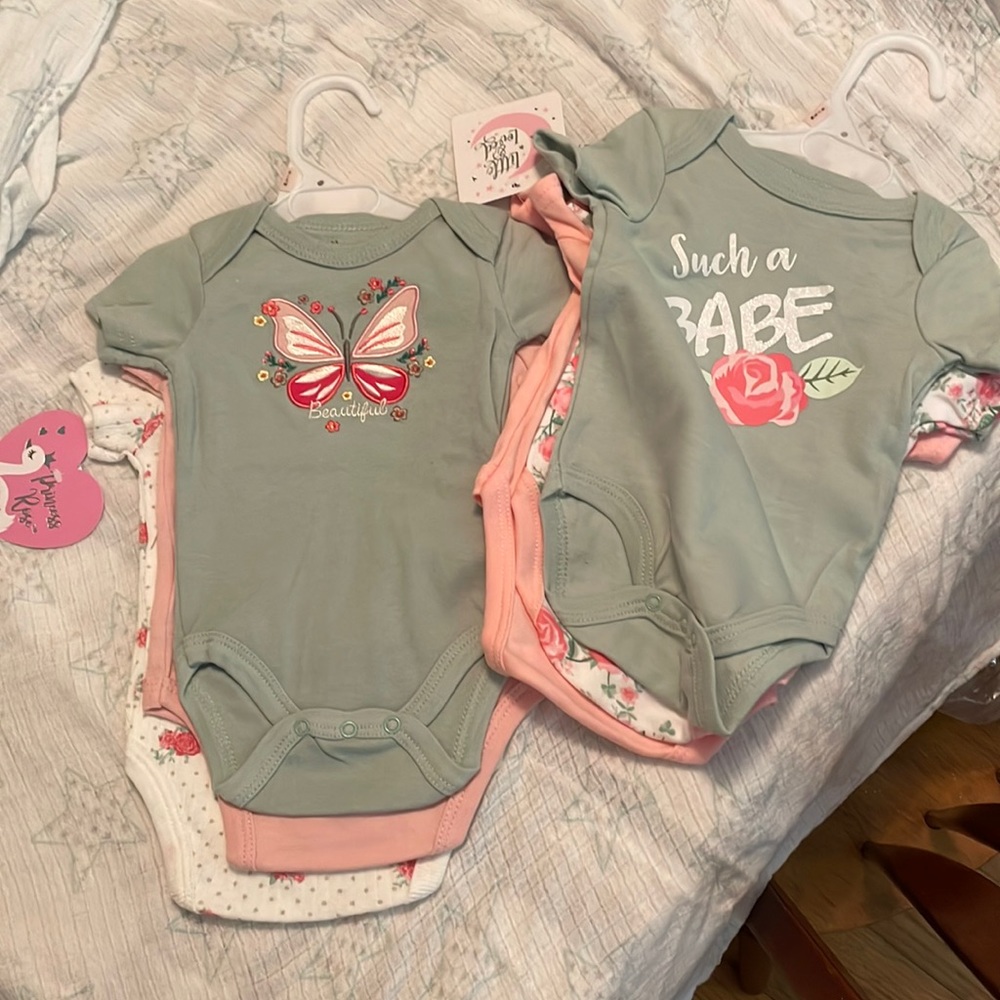 6 onesies 0-3 month NEW